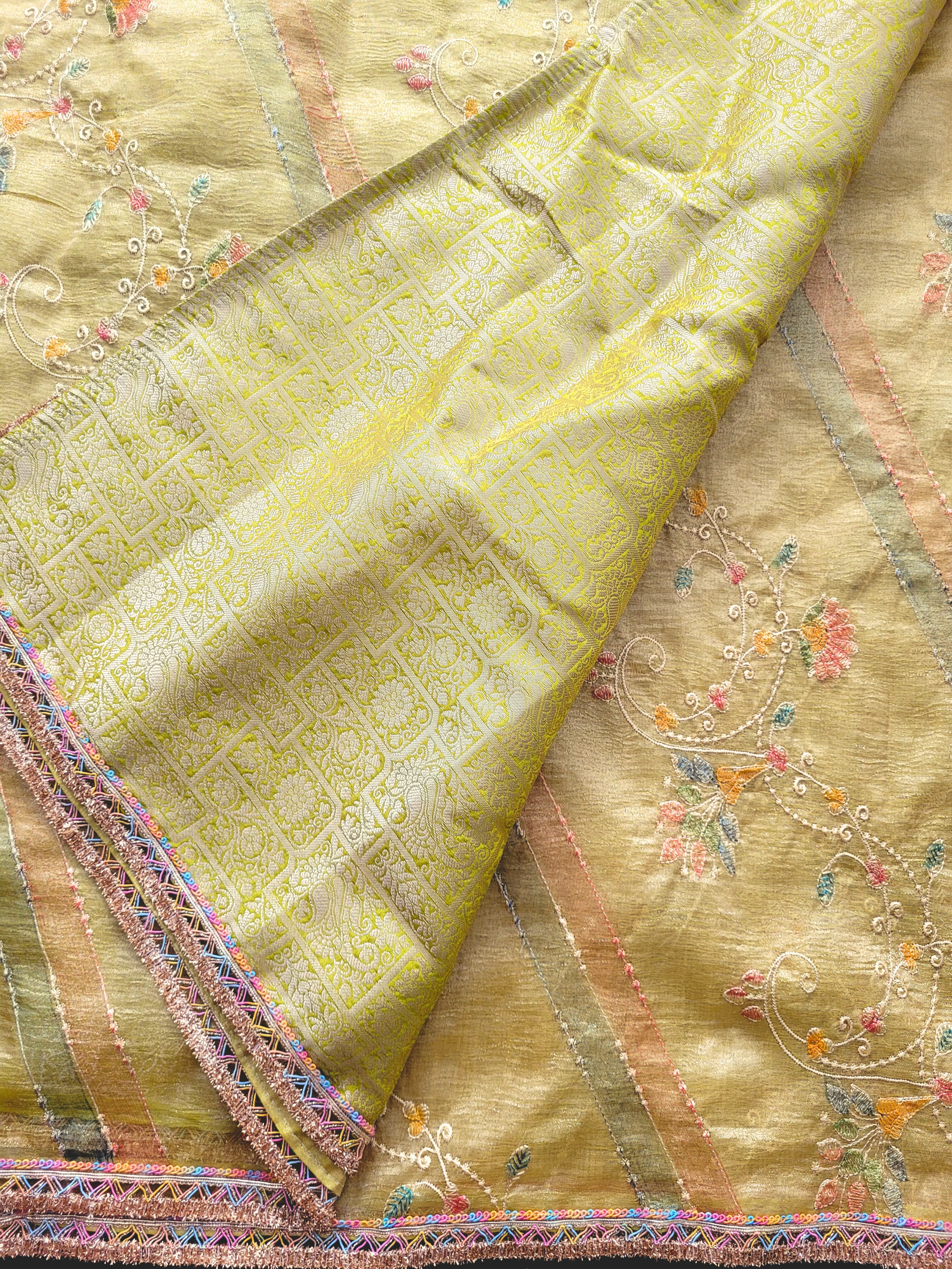 Crushed Tissue Saree With Embroidery
