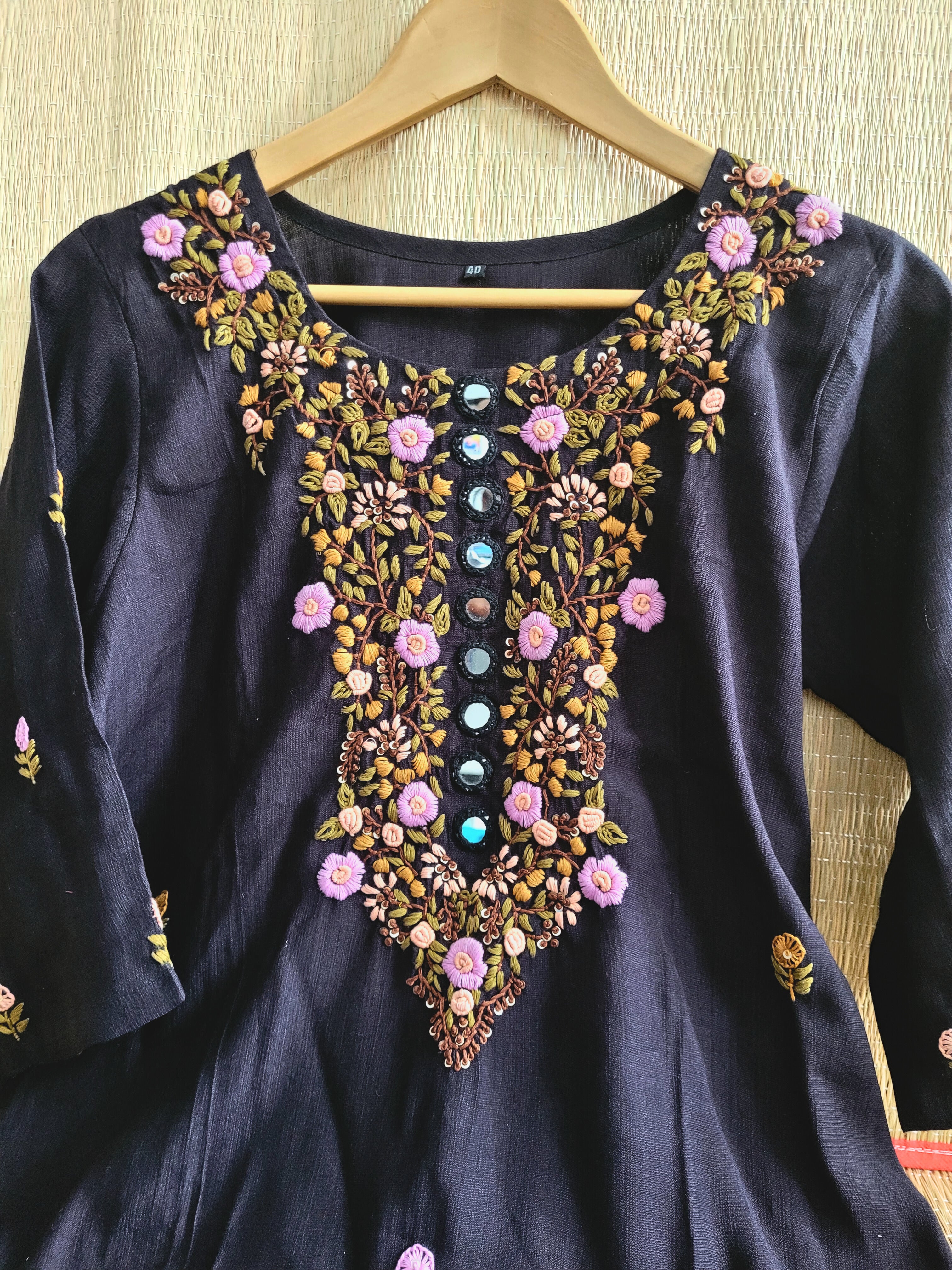 Hand Embroidered Lenin Kurti With Pant