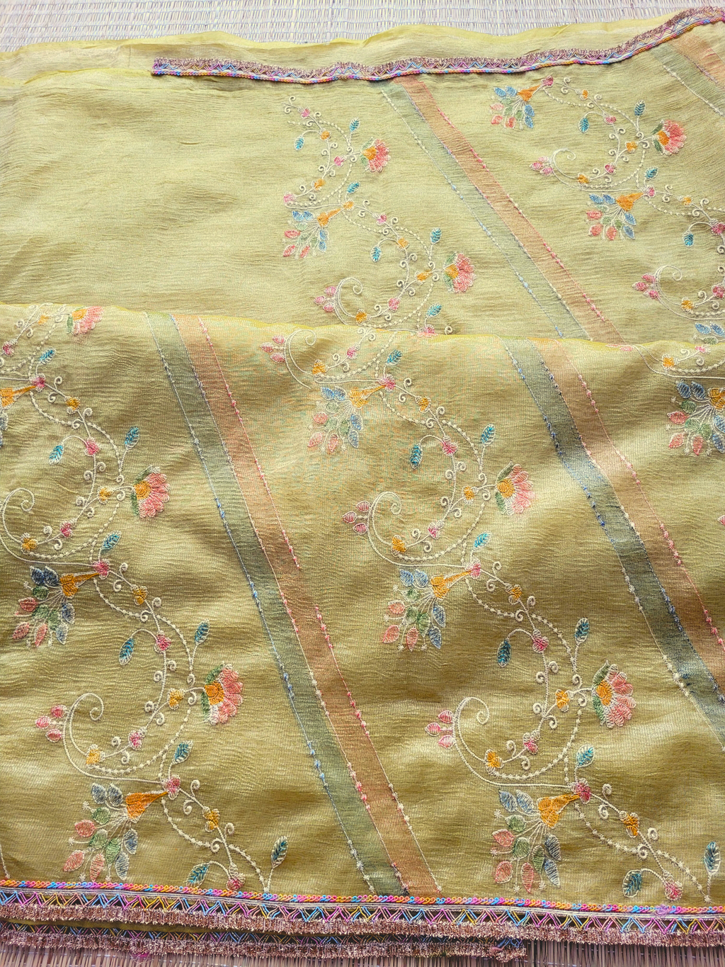 Crushed Tissue Saree With Embroidery