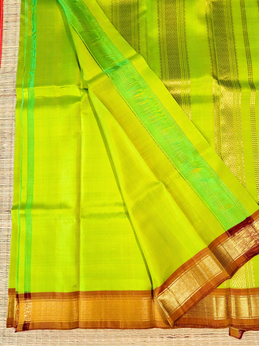 Parrot Green Kanchipuram Handloom Silk Saree